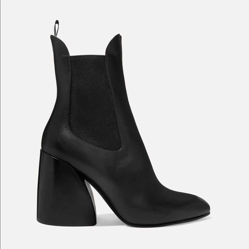 *RARE* Chloe wave boot in black leather